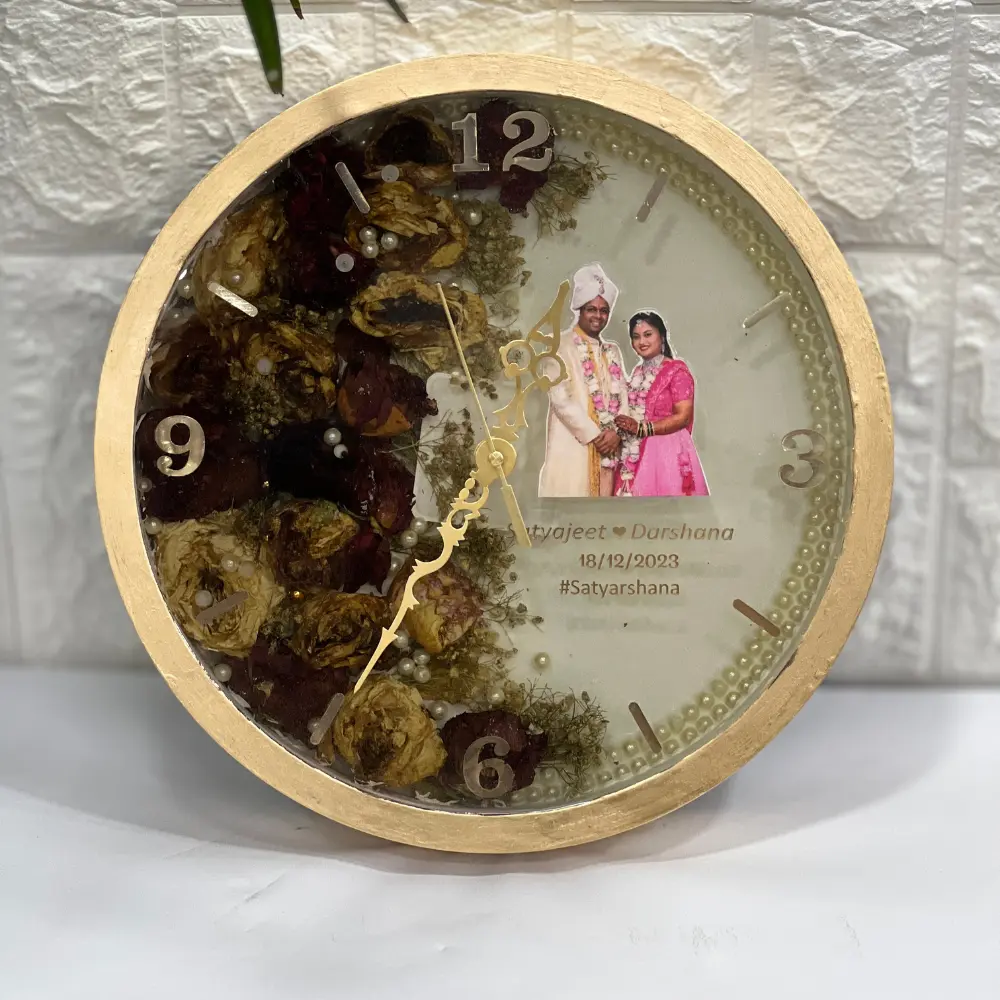 Couple-Photo-Epoxy-Flower-Preserved-Wall-Clock