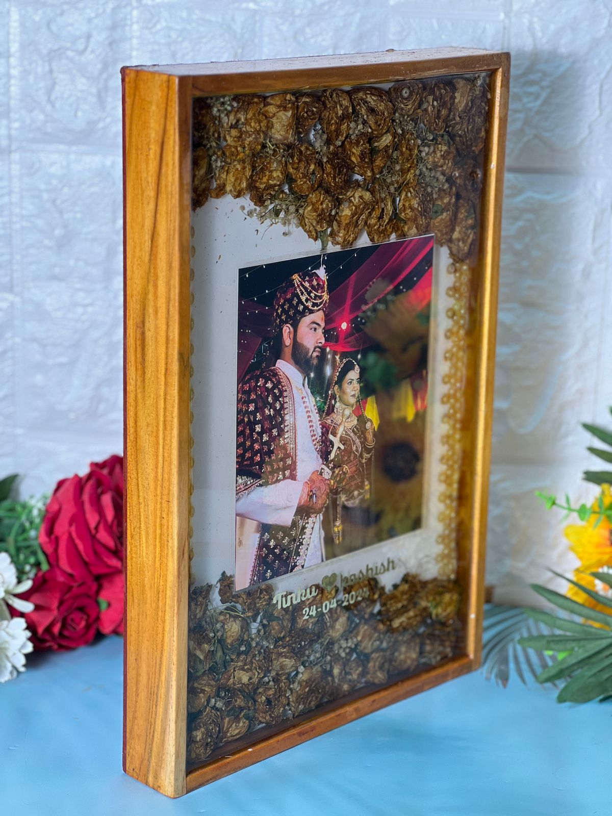 customized-epoxy-garland-preservation-design