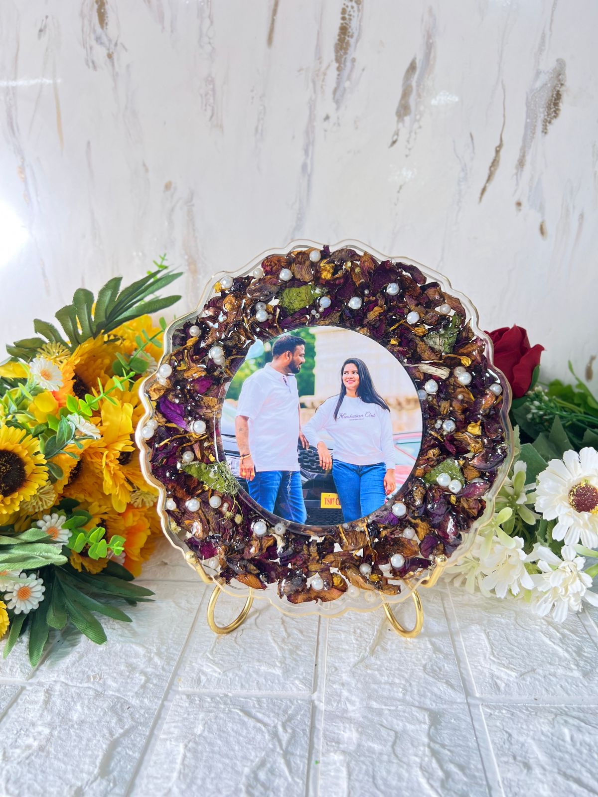 3D Curve Shape Varmala Preservation Photo Frame with Metal Stand