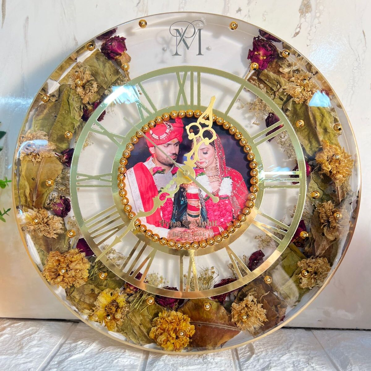 Deep-casting Wall Clock Preserved with Couple Photo, Date & Name Logo