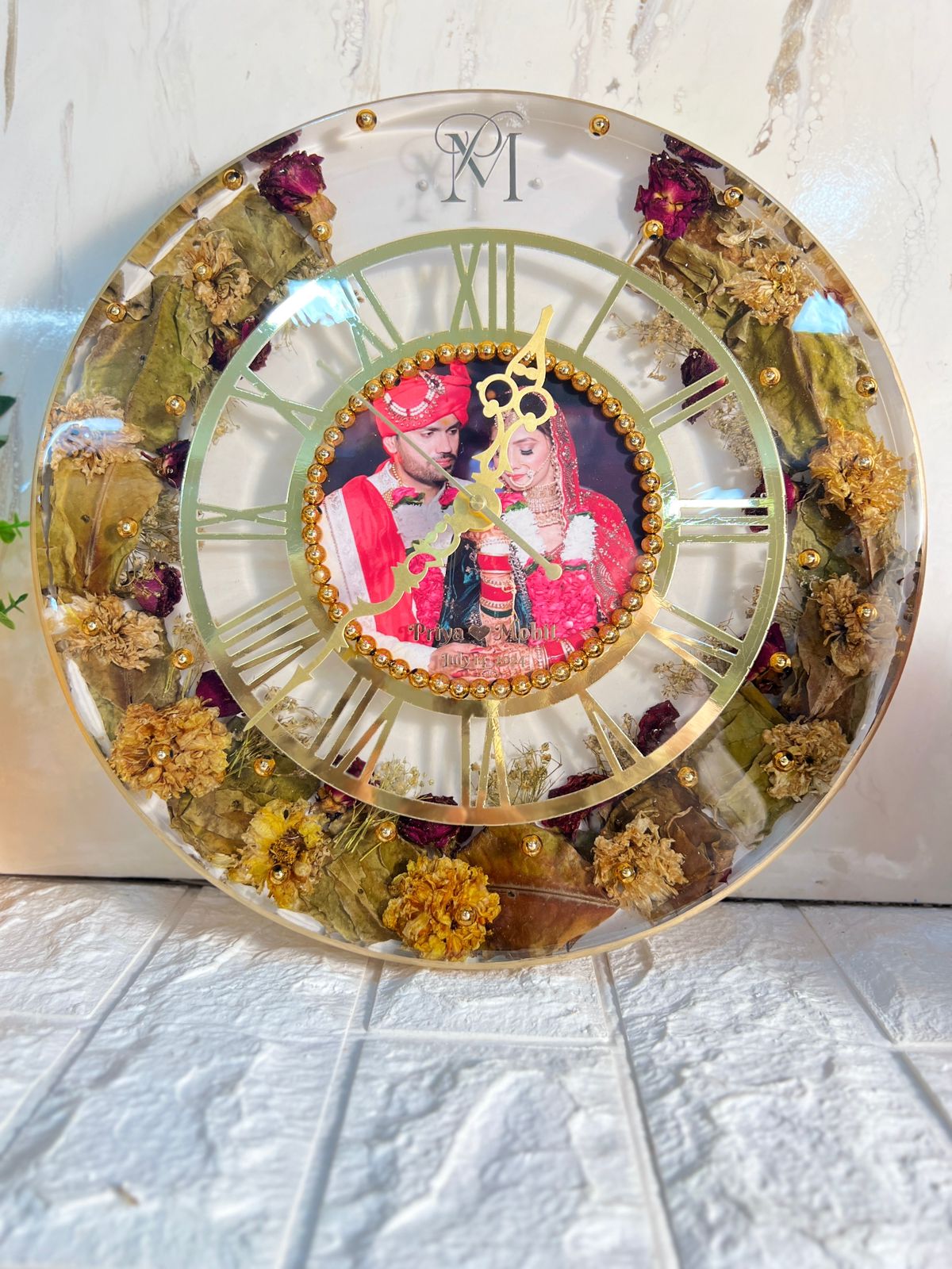 Deep-casting Wall Clock Preserved with Couple Photo, Date & Name Logo