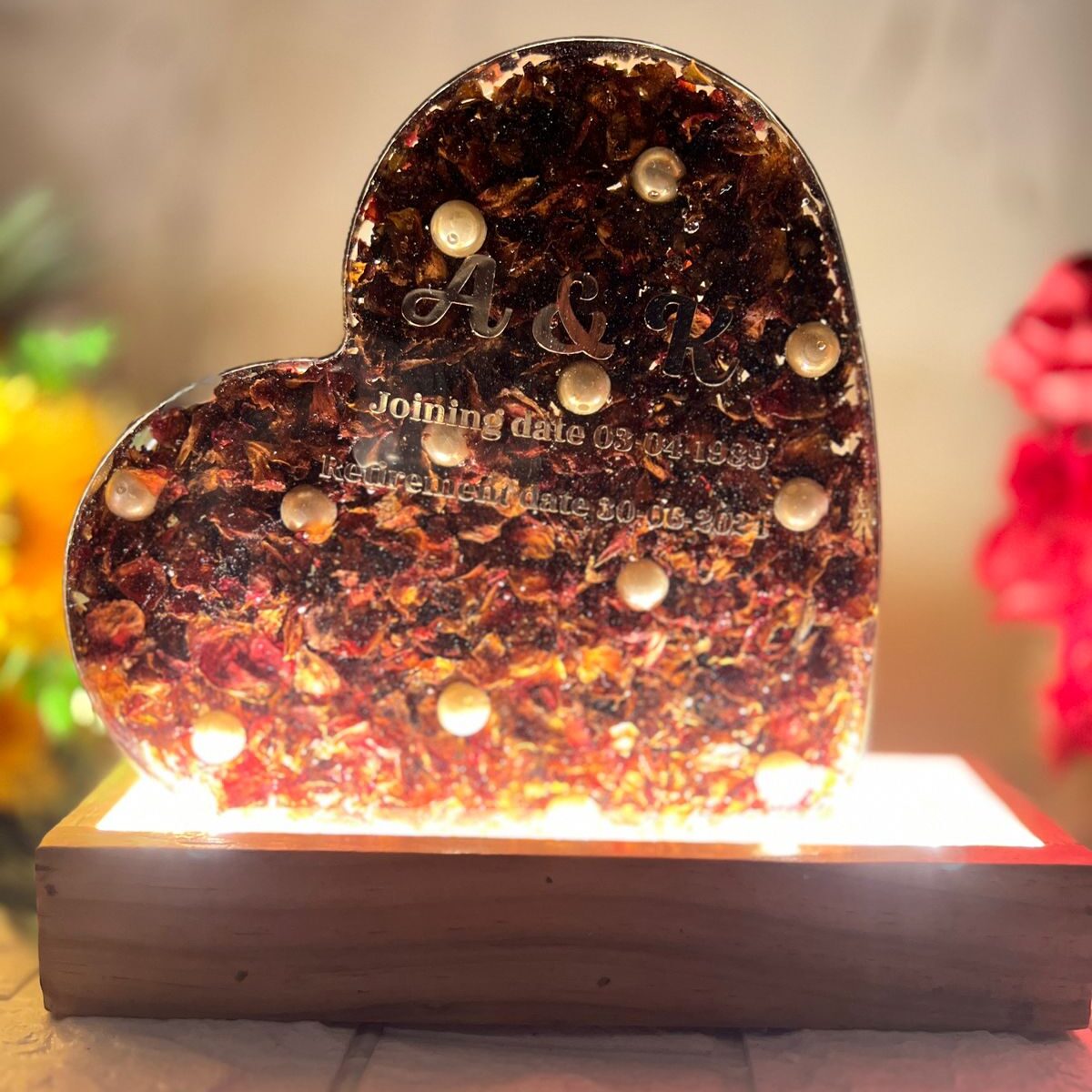 Heart Shape Deep Casting Flower Preservation Frame with LED Stand