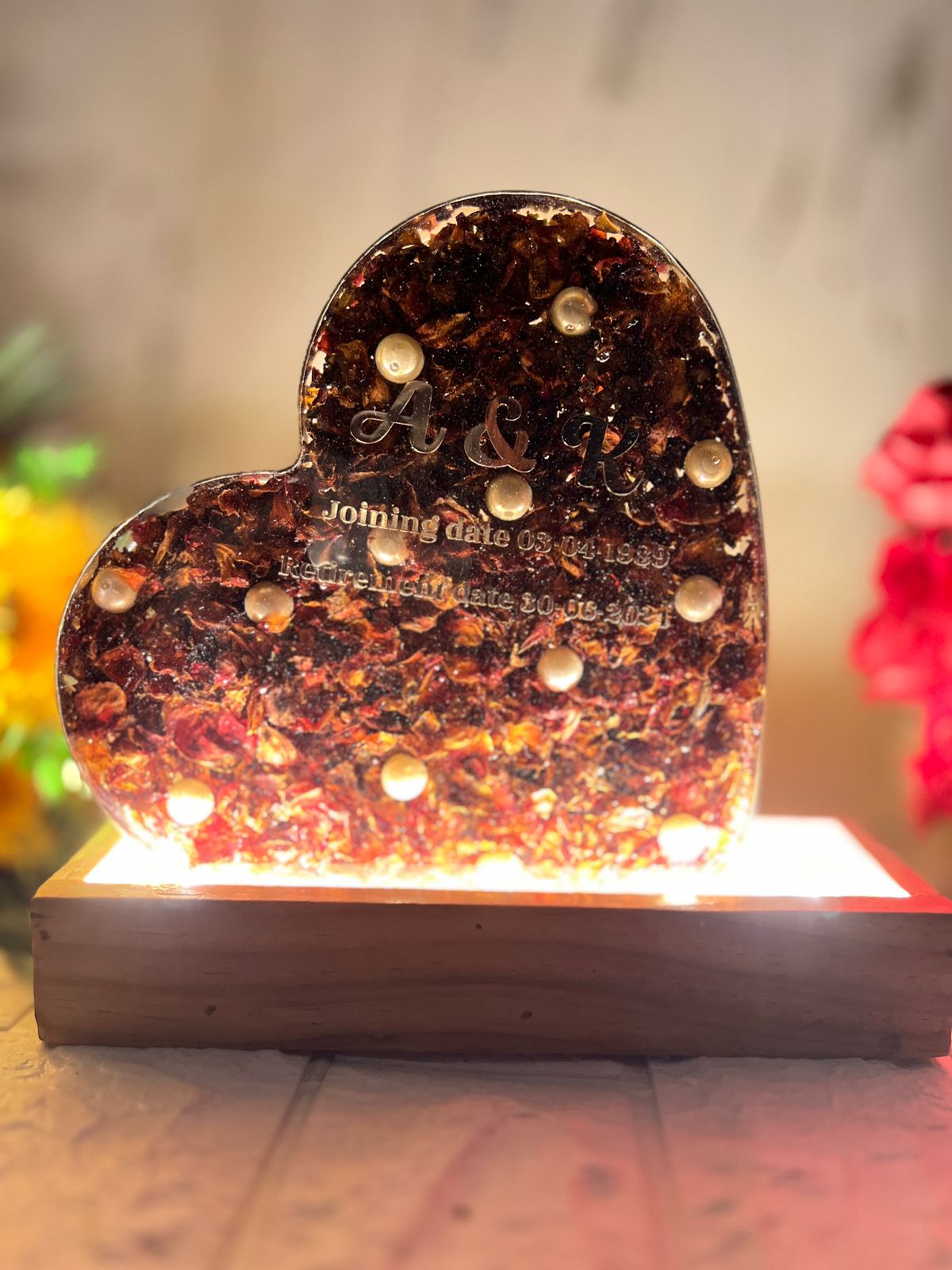 Heart Shape Deep Casting Flower Preservation Frame with LED Stand