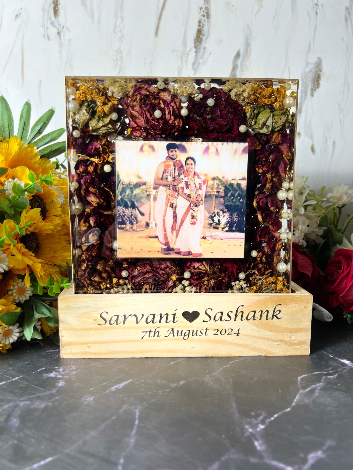 deep casting varmala photo frame with LED stand