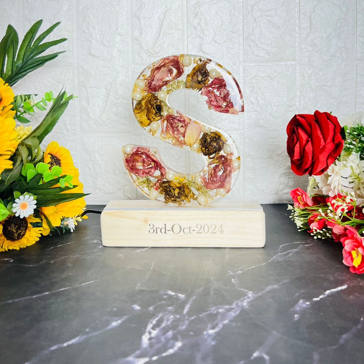 Resin name initial with varmala preservation and LED stand