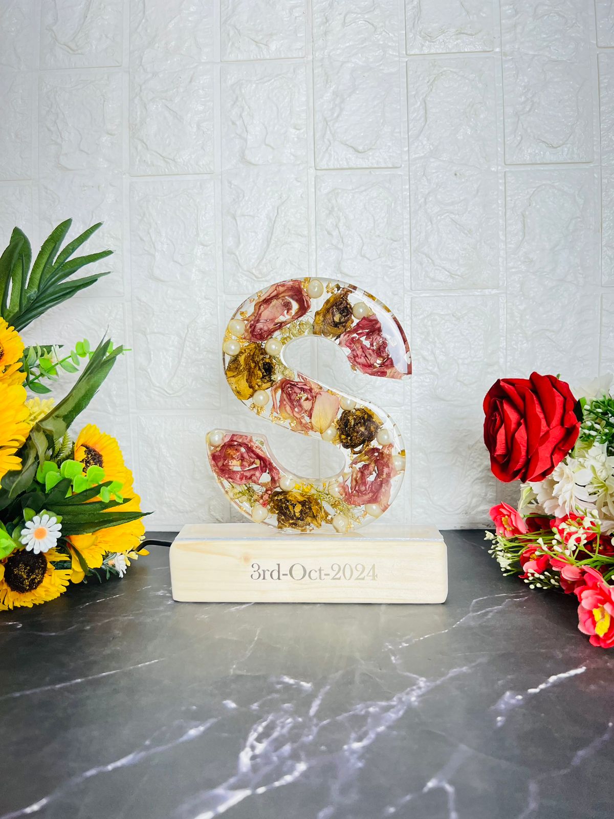 Resin name initial with varmala preservation and LED stand