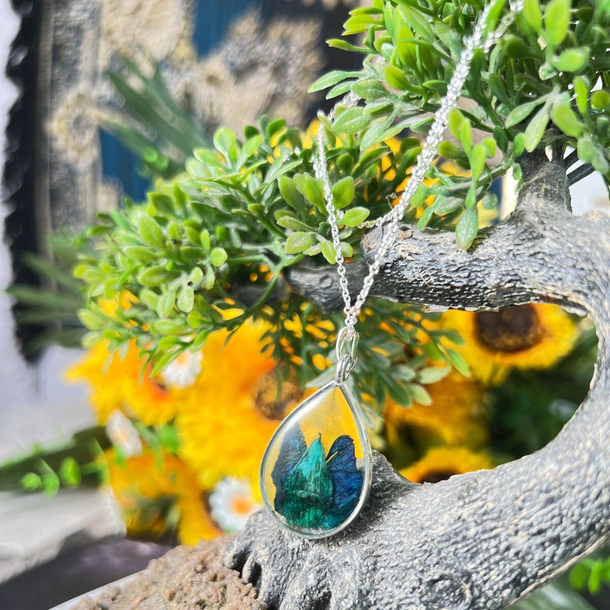 Real leaf preserved in resin pendant