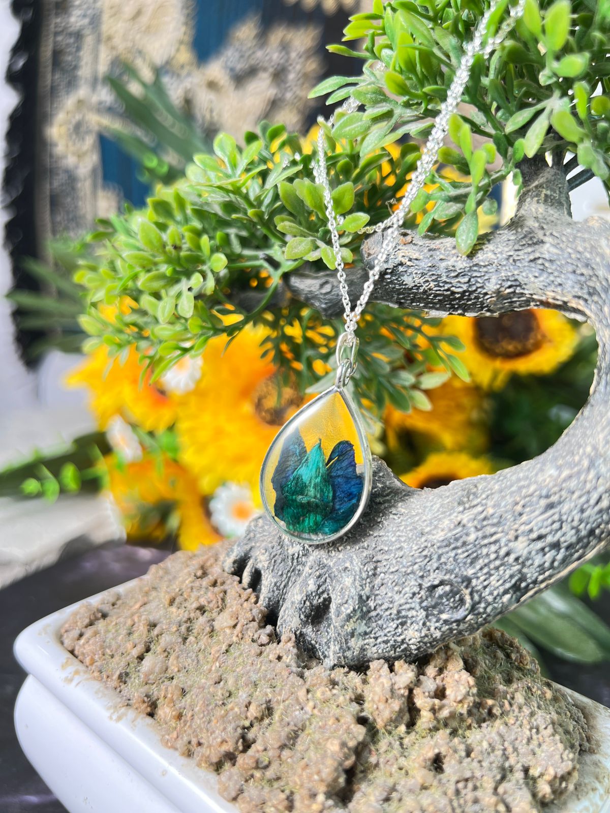 Real leaf preserved in resin pendant
