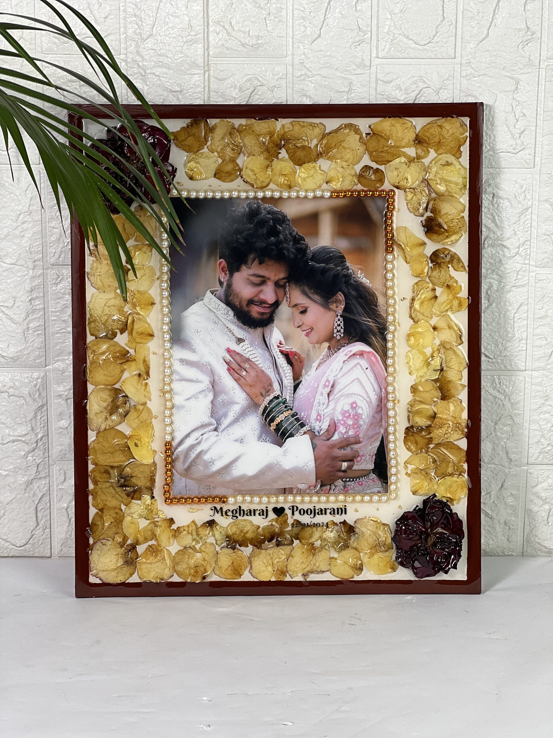 Teakwood resin photo frame with yellow petals and roses