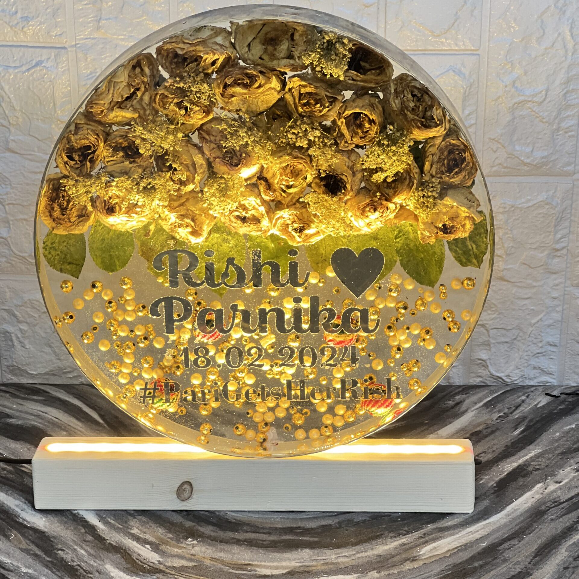 Round resin frame with wedding garland and white pearls preservation