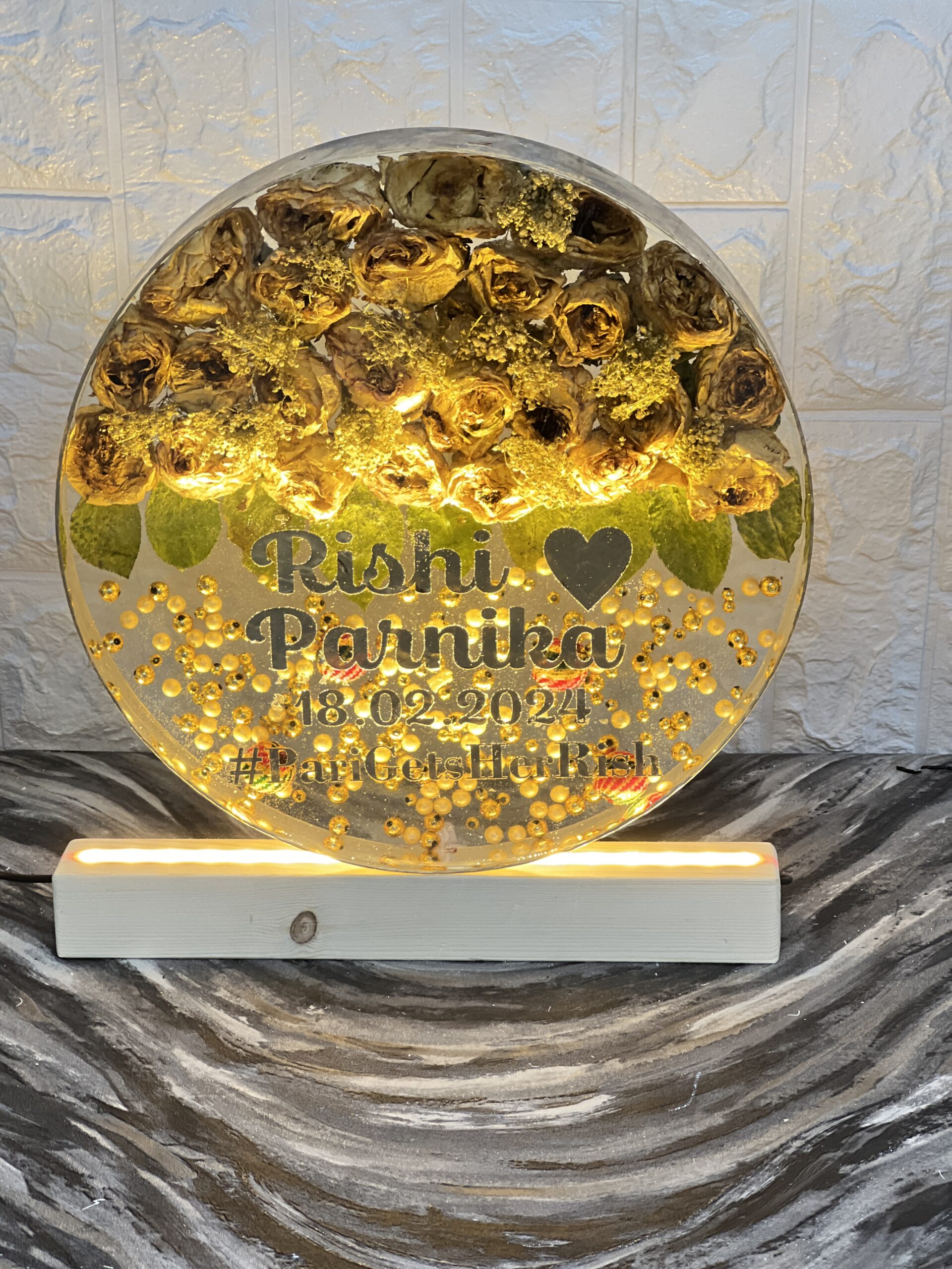 Round resin frame with wedding garland and white pearls preservation