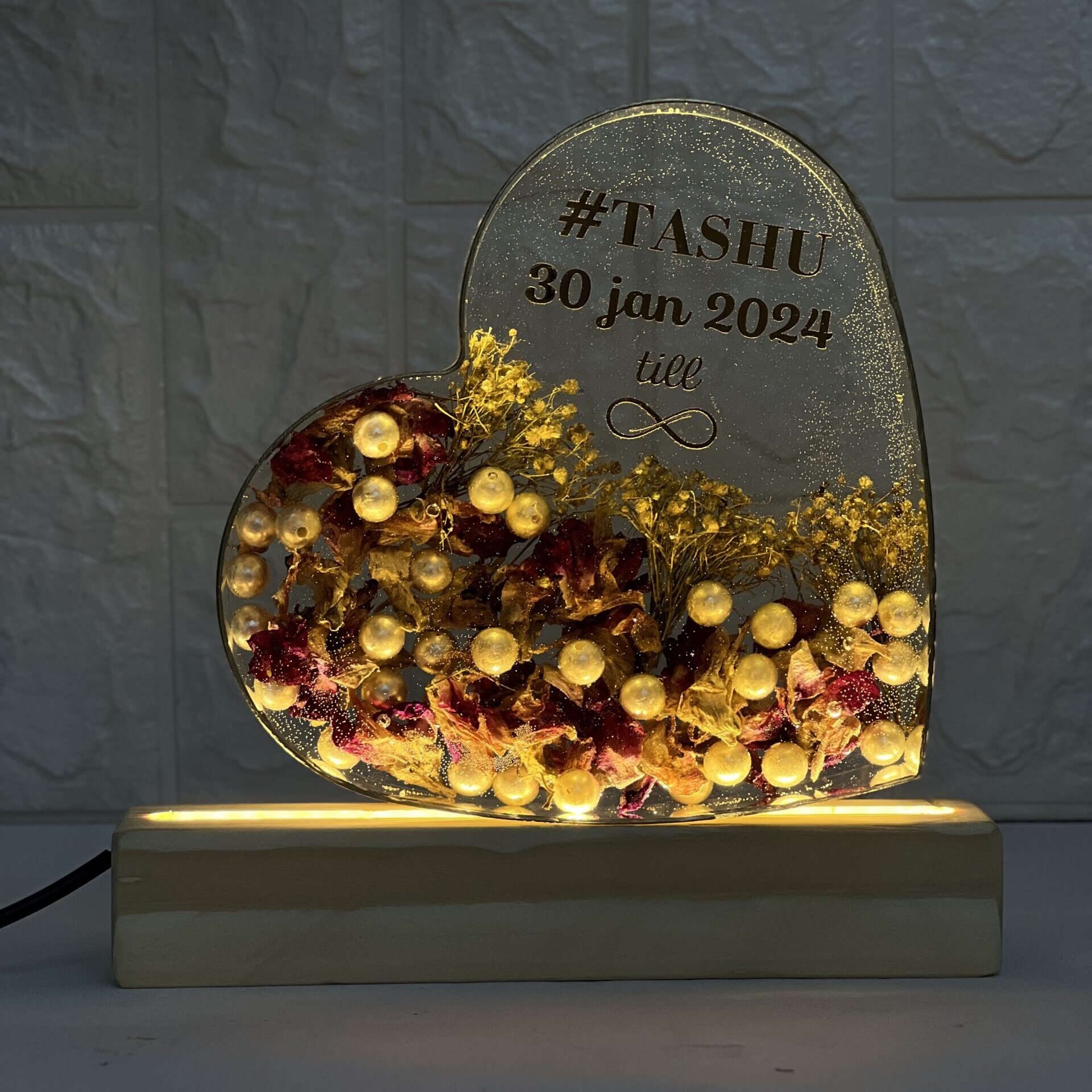 Resin preserved garland