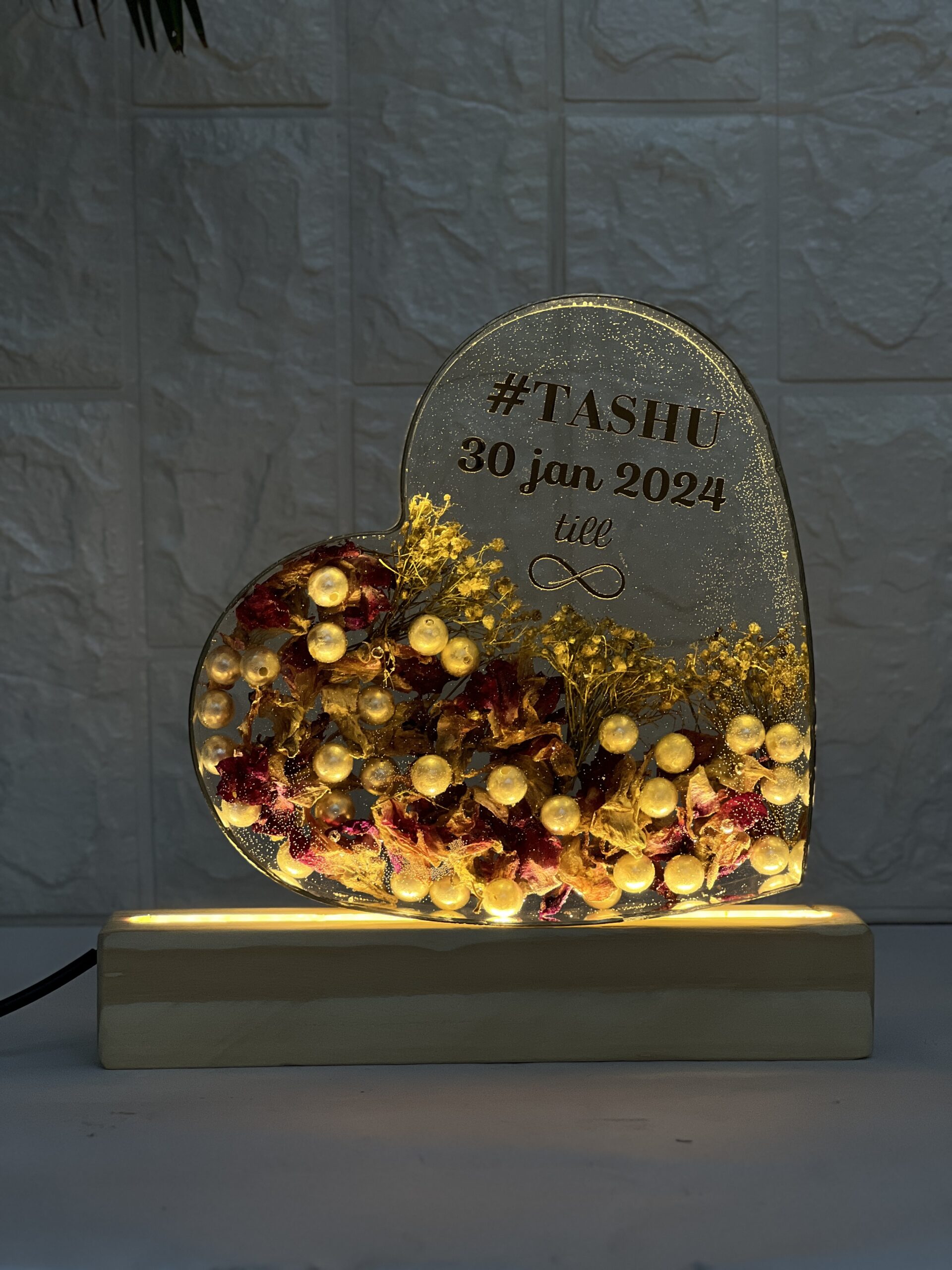 Resin preserved garland
