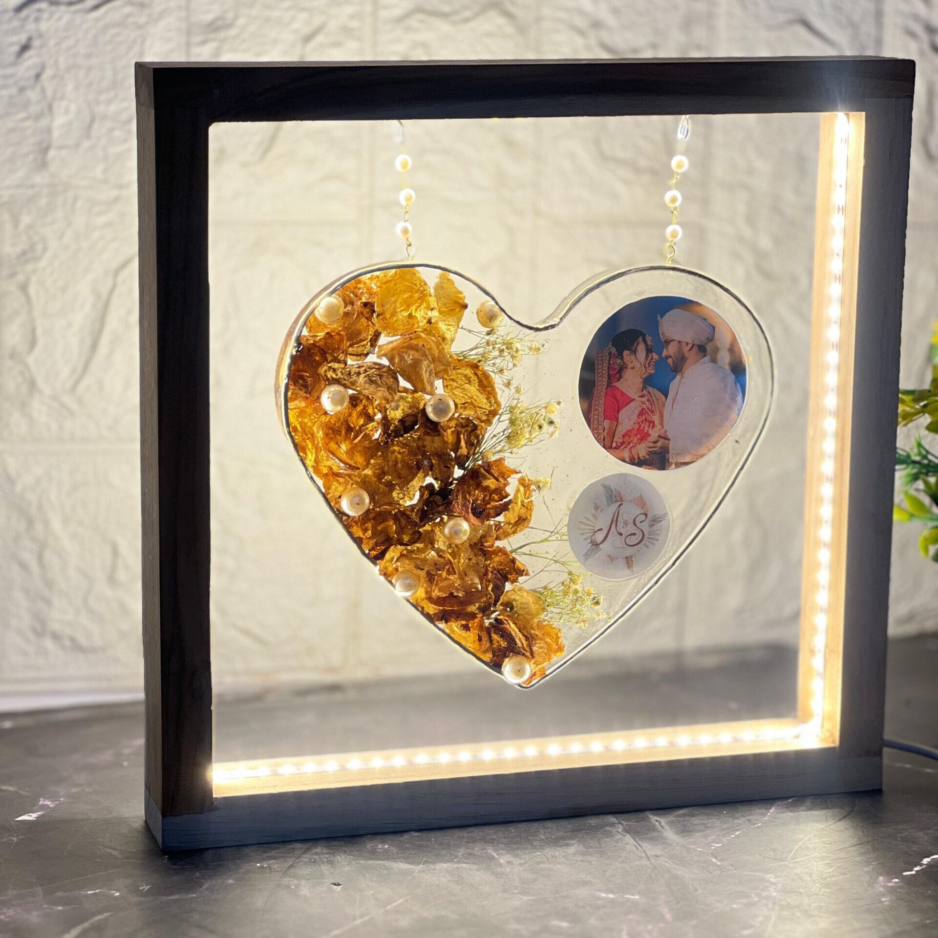 Personalized resin photo frame