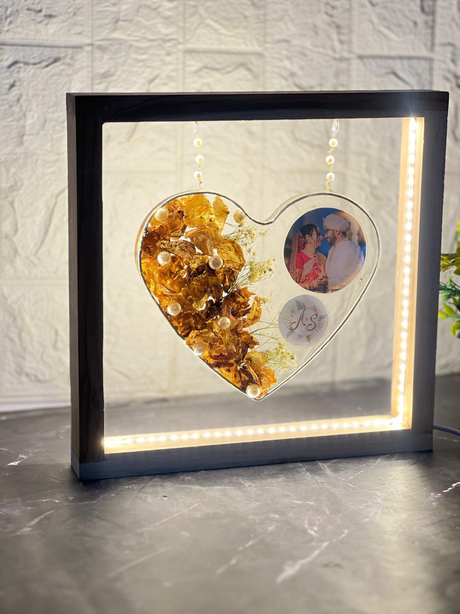 Personalized resin photo frame
