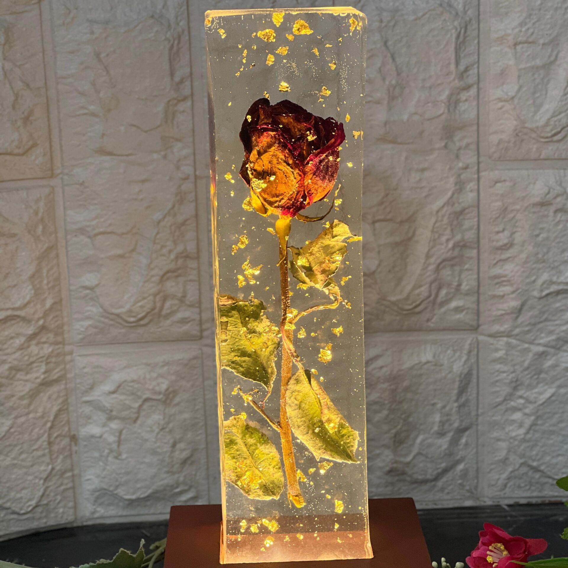 Room LED lamp with rose preservation