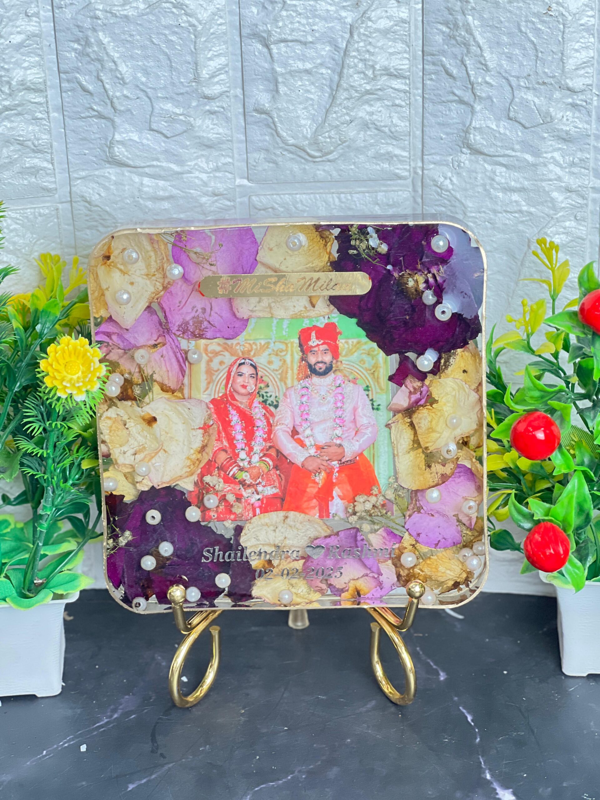 marriage varmala preserved in resin