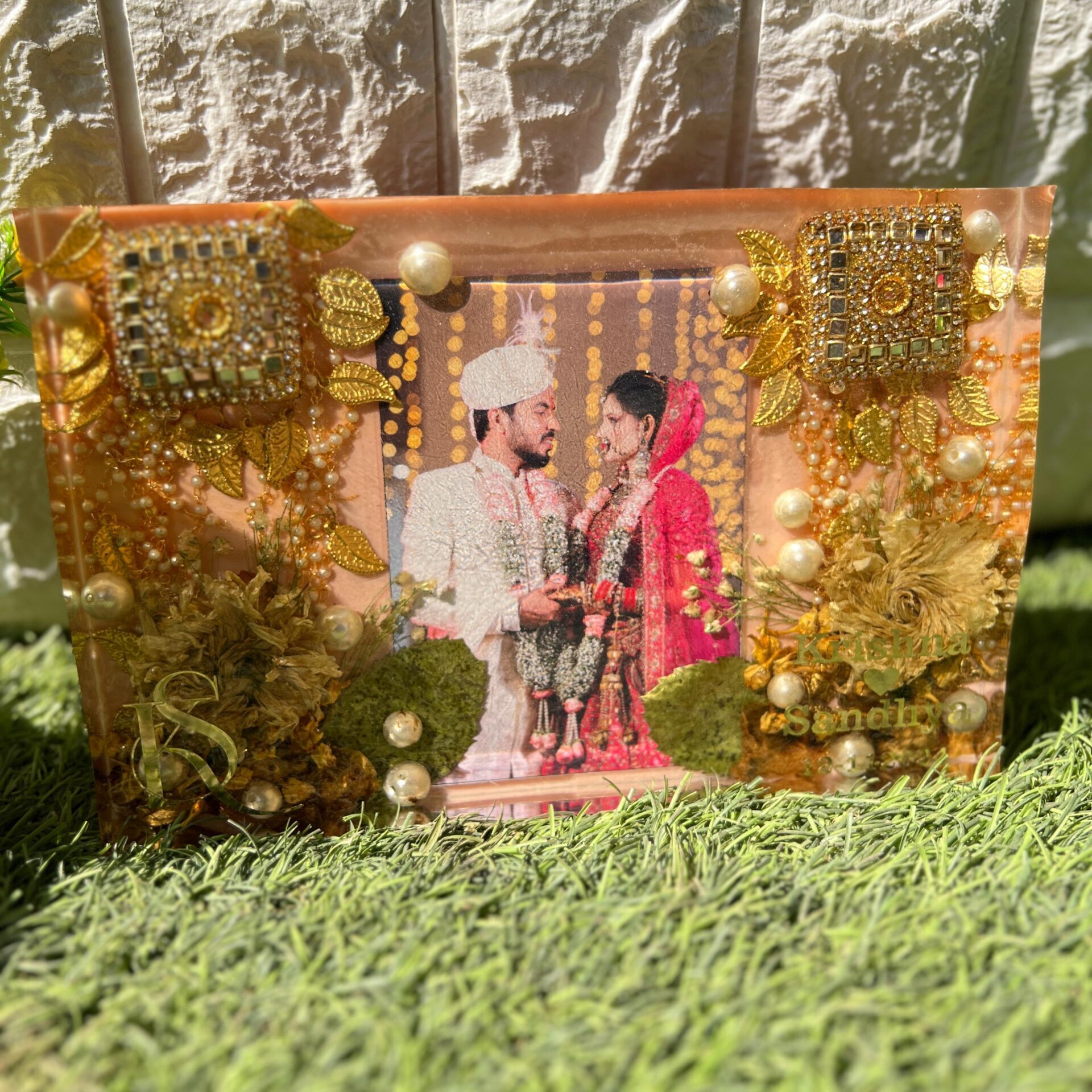Wedding kaleera and photo preserved in resin