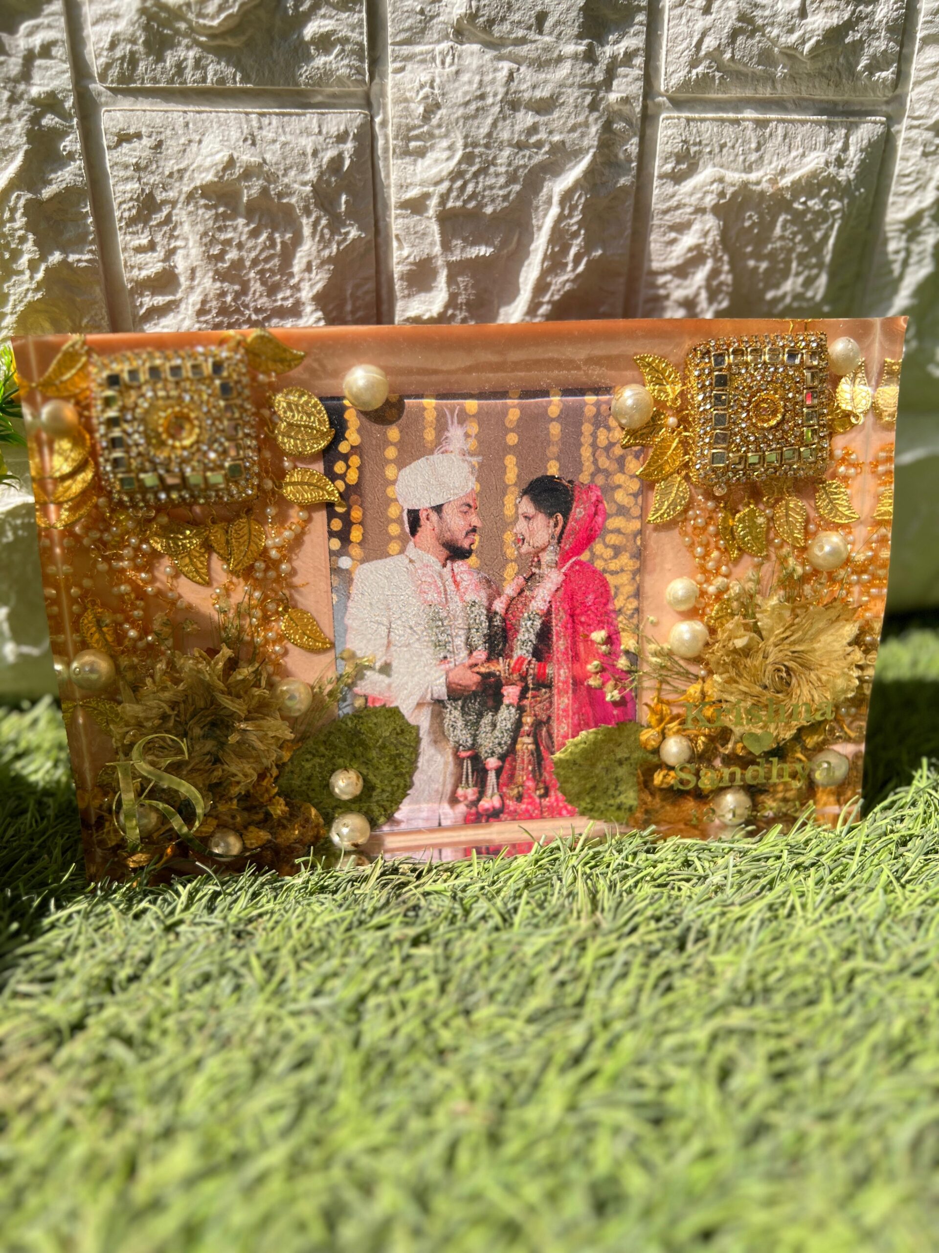 Wedding kaleera and photo preserved in resin