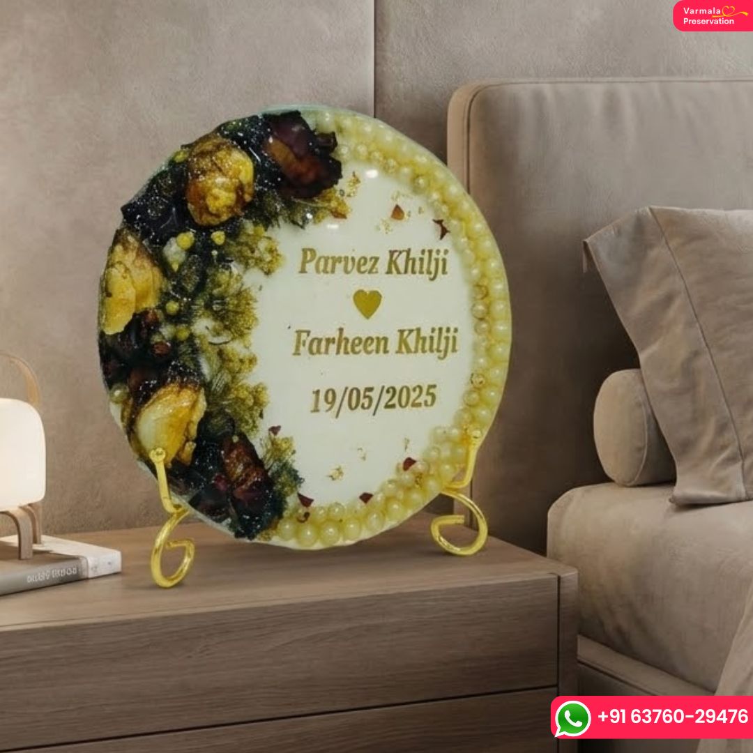 Round Resin Frame Design with Preserved Flowers –  (6) Inch