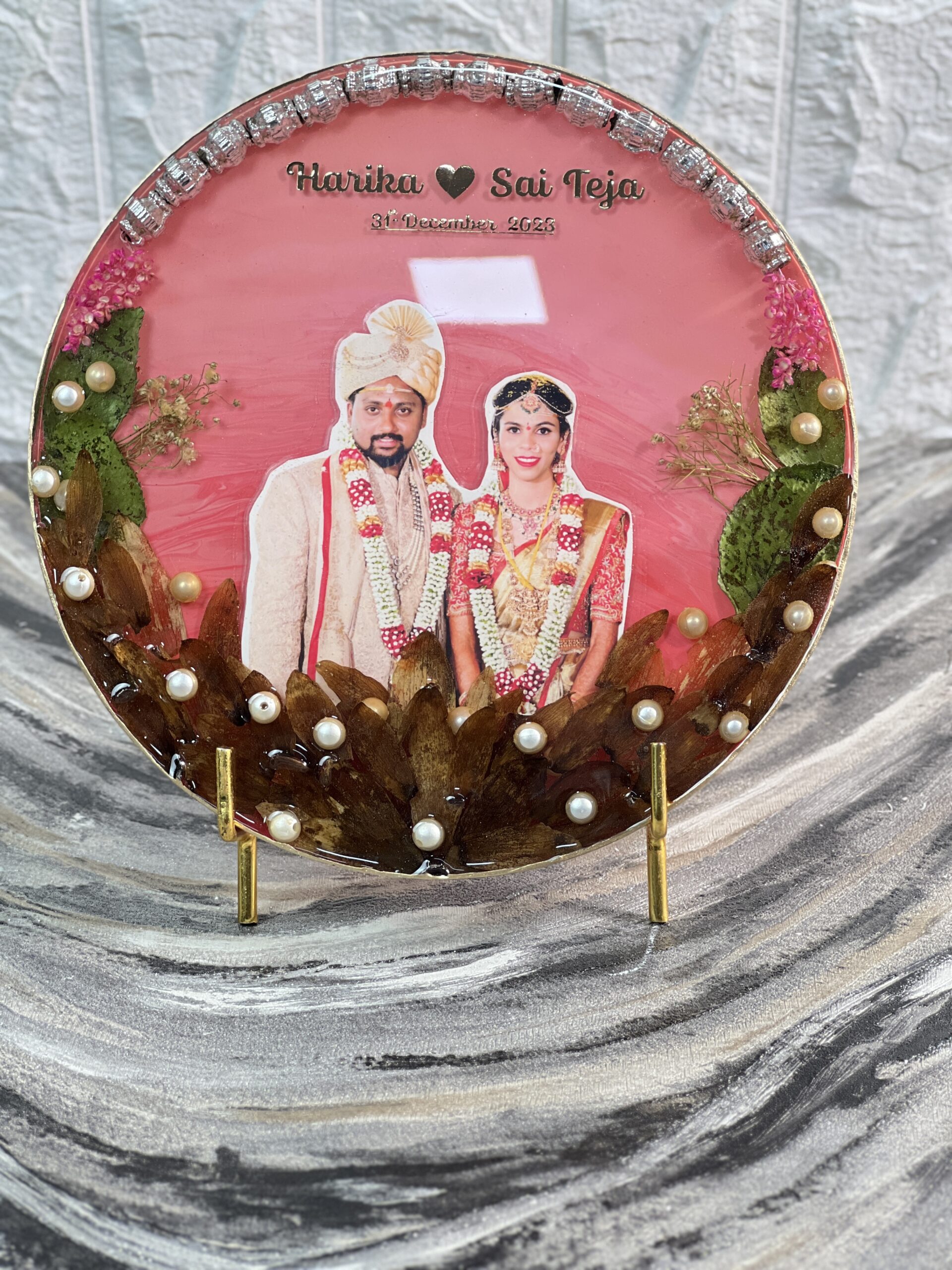 varmala preservation in heart-shaped resin