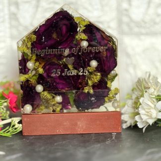 Mini House-Shaped Resin Block with Preserved Flowers & Custom Date
