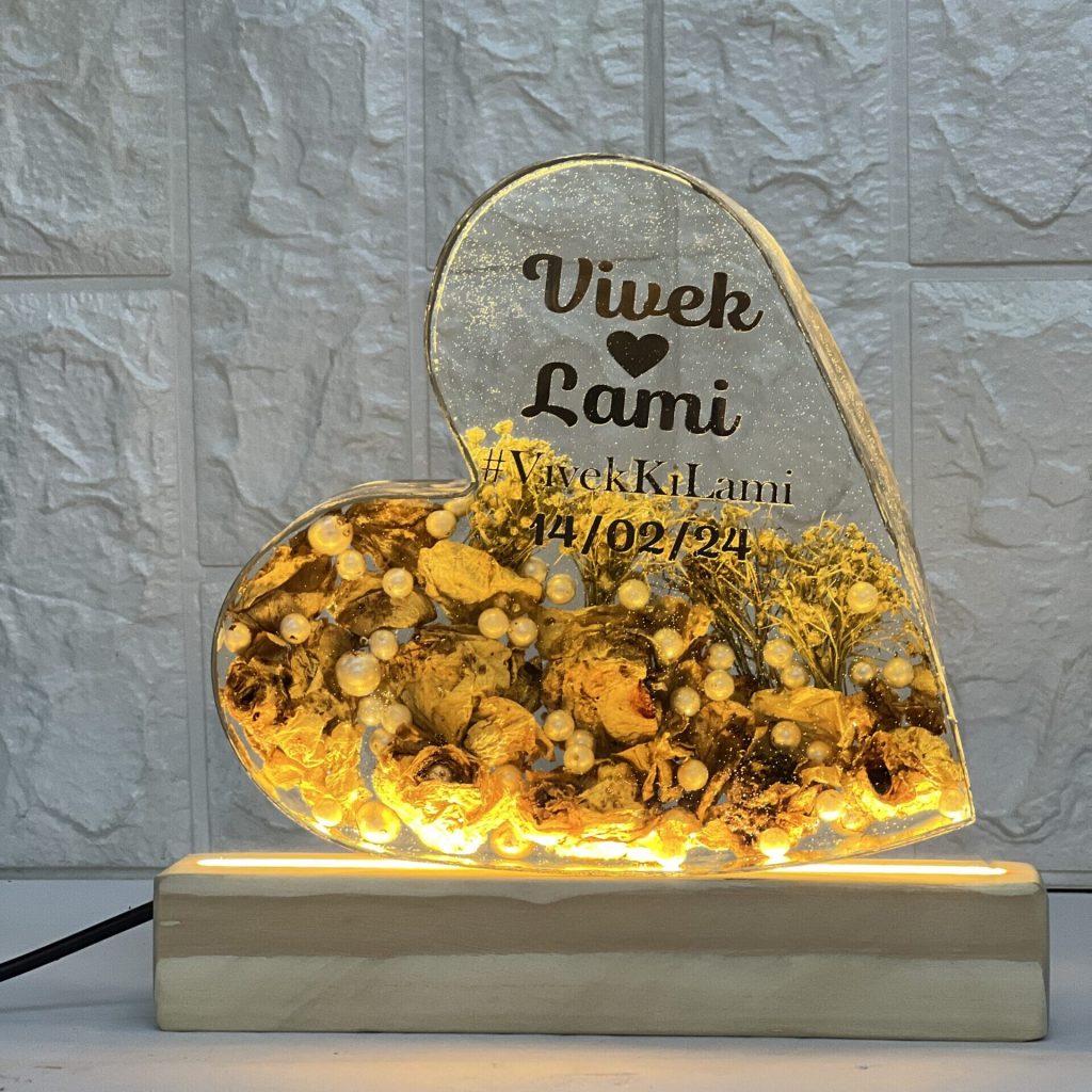 8-inch Heart-Shaped Wedding Garland Preservation LED Frame