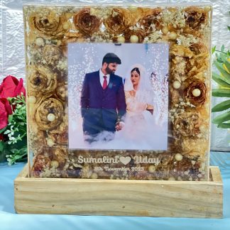 Epoxy Resin Wedding Garland Frame | (8) Inch Resin LED Lamp