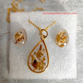 Beautiful Golden Resin Pendant with Studs Earrings Set