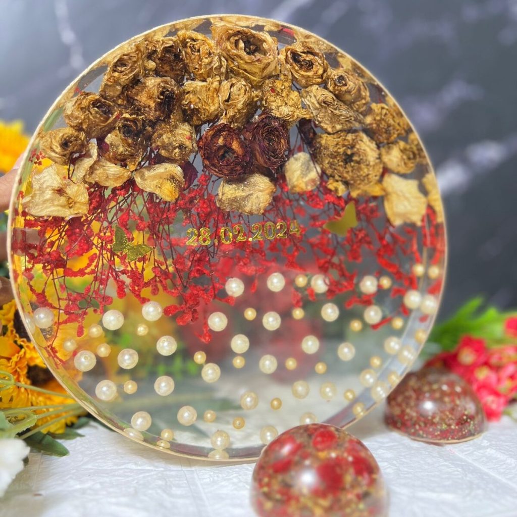 Resin Keepsake with Flowers Preservation ( 12 inch )