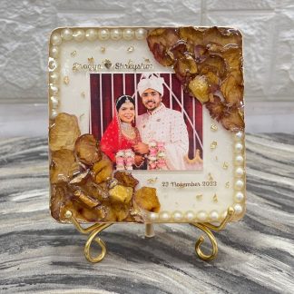 Couple Photo Frame with Flower Preservation in Resin ( 6- Inch)