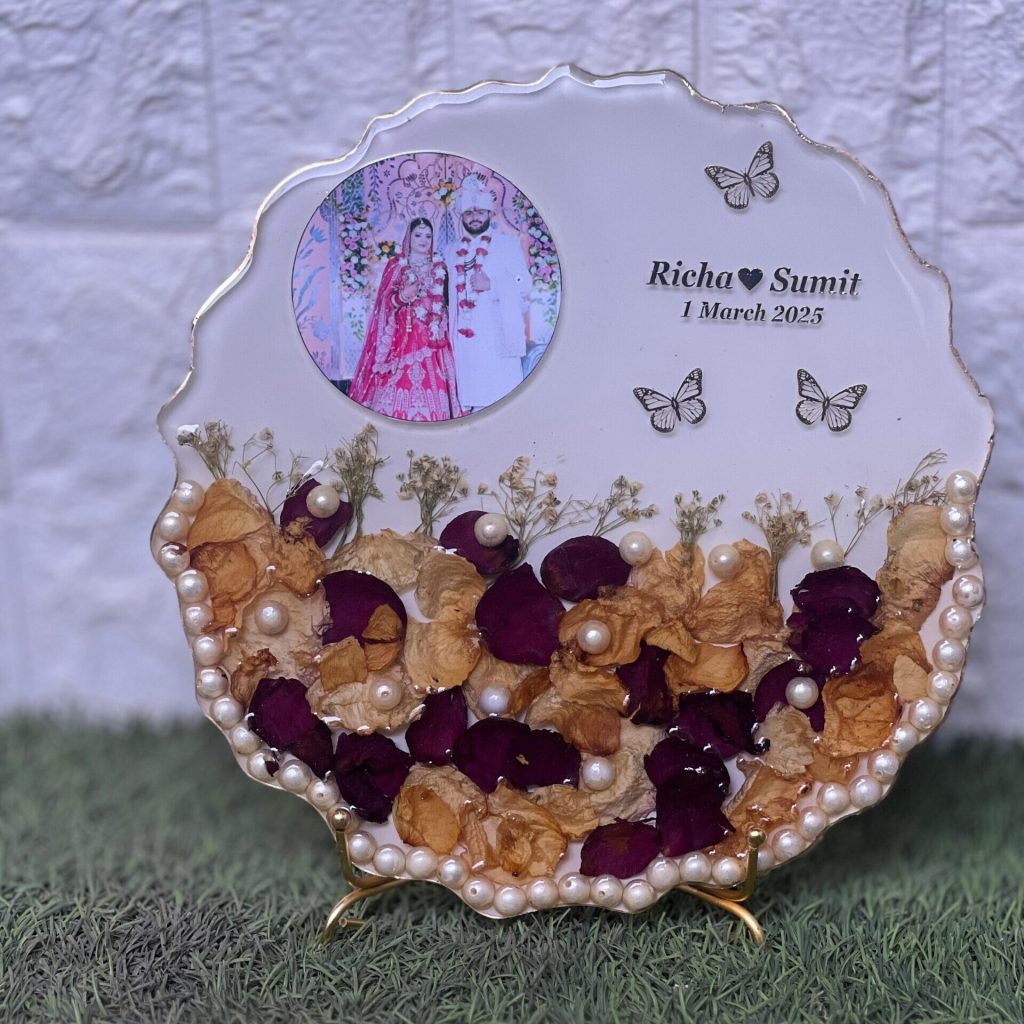 Round Resin Plate Frame with Wedding Photo & Varmala Flowers – ( 8) inch