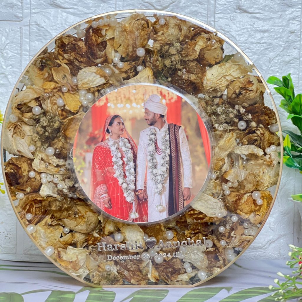 Personalized Circle Resin Frame with Wedding Photo (8- Inch)