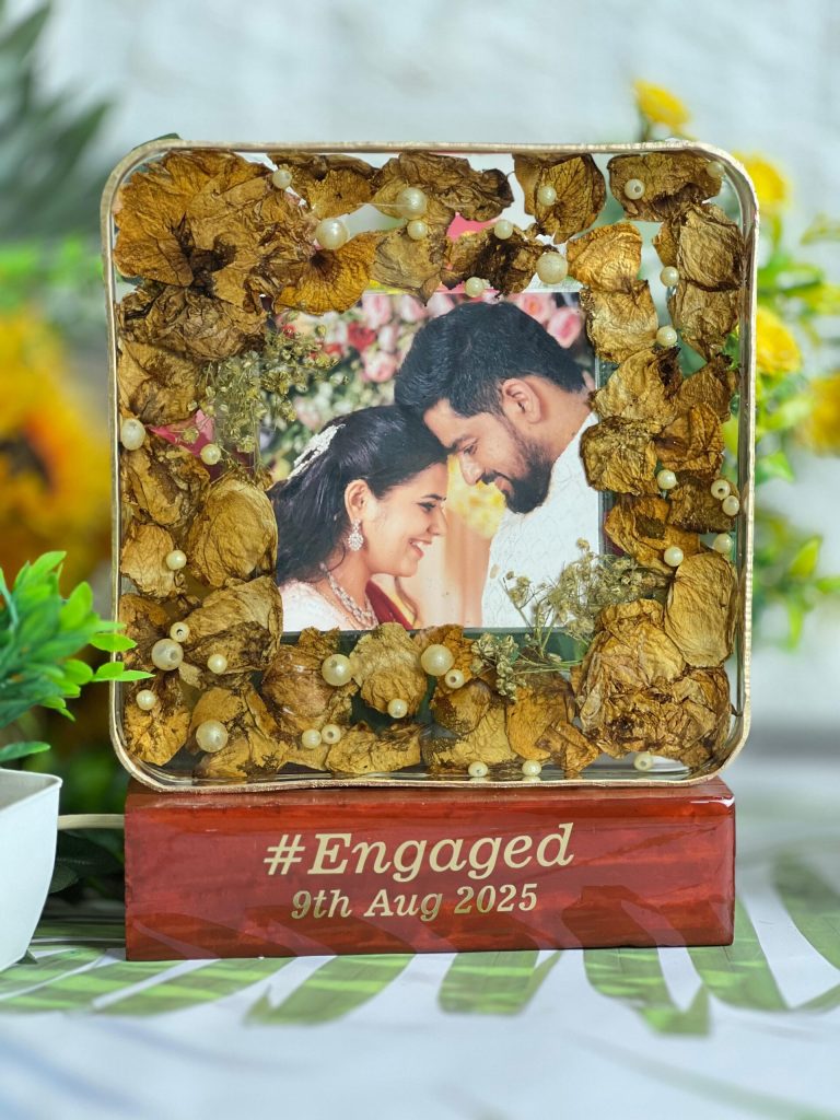 Engagement Memory Resin Frame with Preserved Flowers ( 6- Inch)