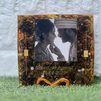 Couple Resin Memory Box with Varmala Flowers – (8) Inches Square