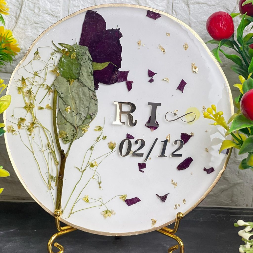 Round-Shaped Rose Preservation Resin Frame – (6 ) Inch