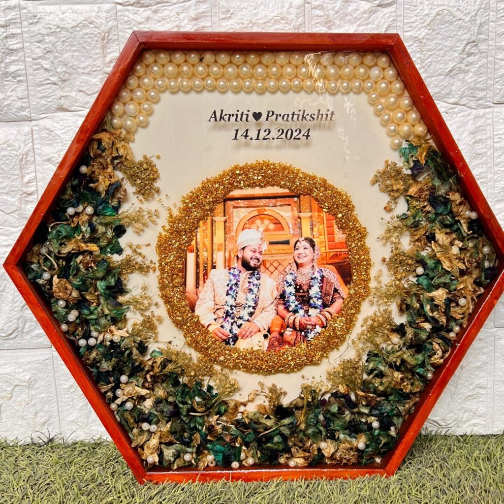 Custom Resin Varmala Preservation Frame with Wedding Photo (14  Inch)