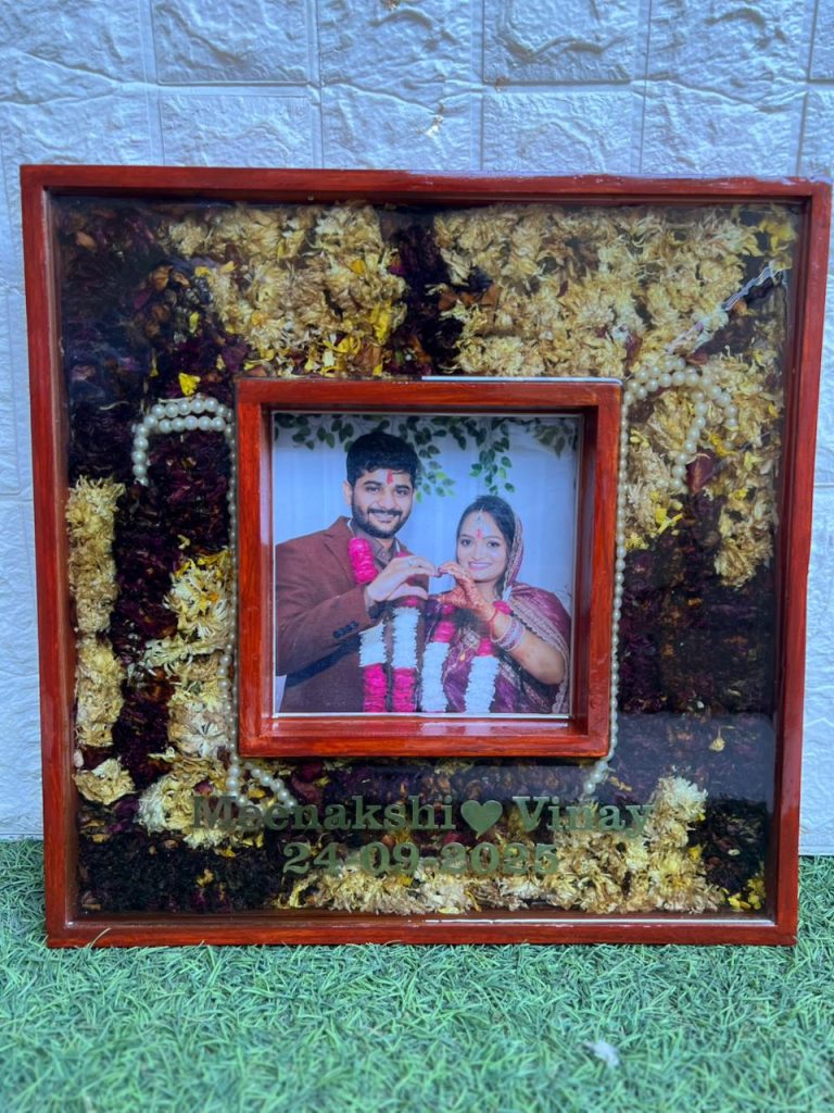 Personalized Couple Resin Art Wedding Memory Frame (14 Inches)