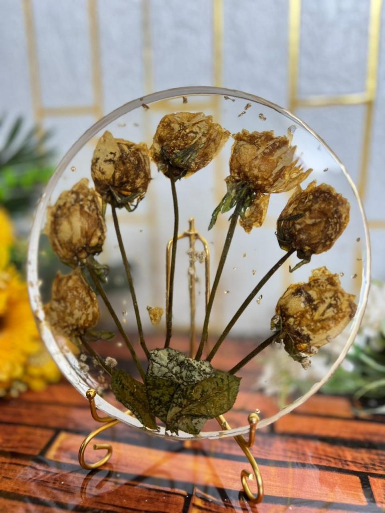 Round Rose Flowers Preservation Frame – 8 Inch