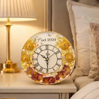 8-inch epoxy resin clock with preserved flowers, pearls.
