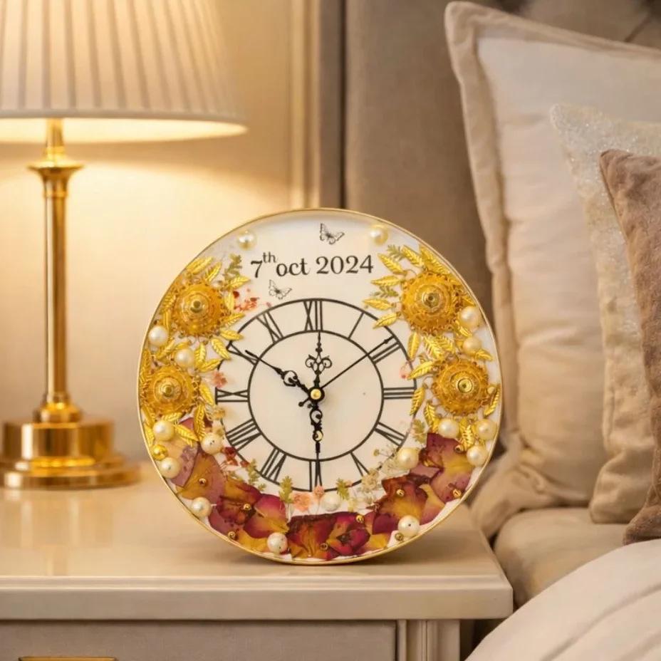8-inch epoxy resin clock with preserved flowers, pearls.