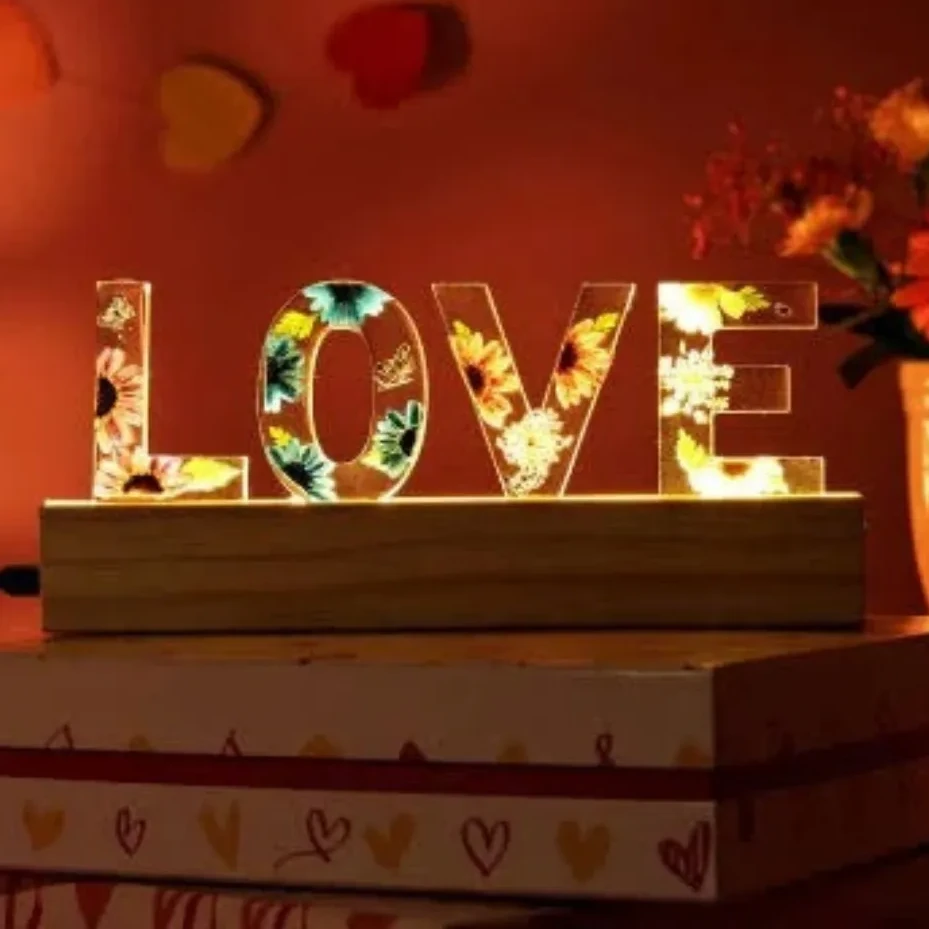 Resin Wedding Garland Preserved LED Lamp with Couple Names – (7 Inch)