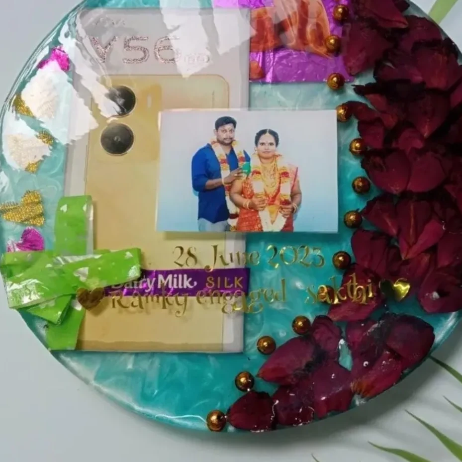 Resin Round Varmala Preservation Photo Frame