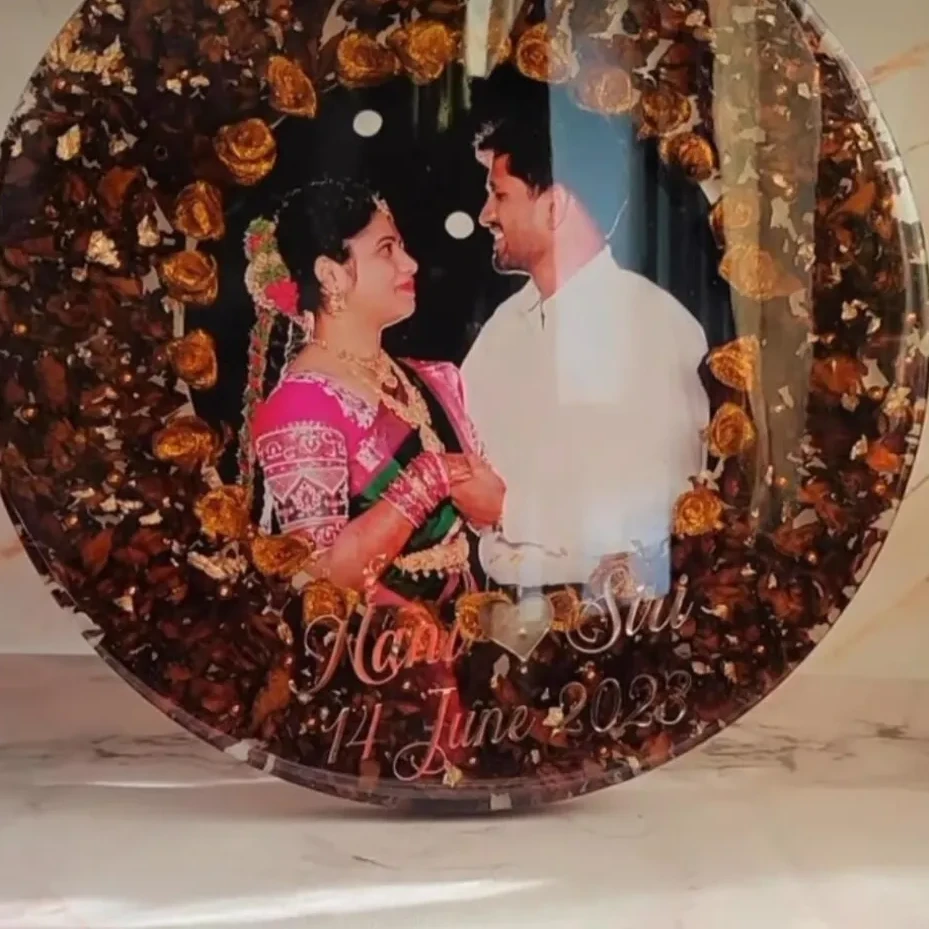 Resin Wedding Garland Keepsake | Couple Photo Frame