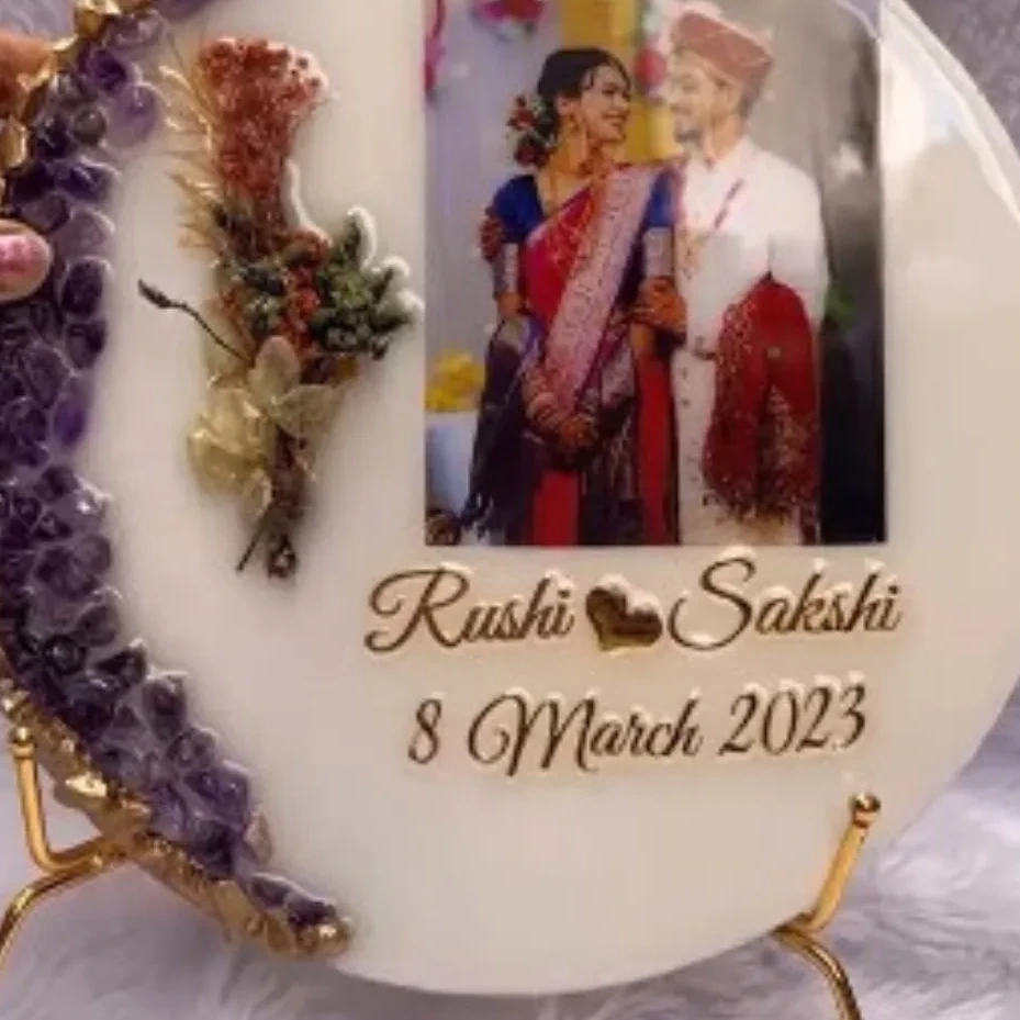 Wedding Garland Preservation in Round Resin Frame (6, 8, 12 Inch)