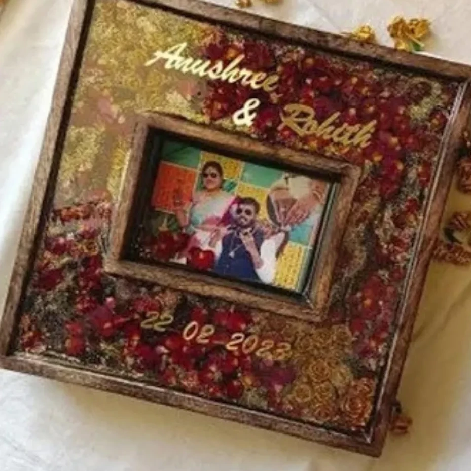 Square-Shaped Wedding Flowers Preservation Photo Frame (12-inch)
