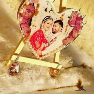 Resin Keepsake with Heart-Shaped Frame (7 Inch)