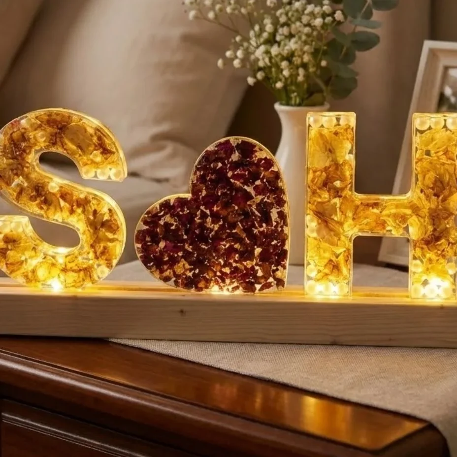 Luxury Resin LED Name Initials Lamp with Preserved Flowers (6- Inch)