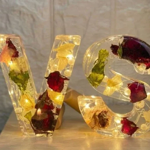 Personalised Resin Letters (V & S) – (4) Inch – Preserved Flowers with LED Lights