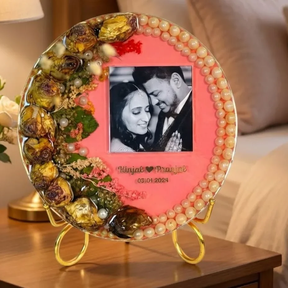 Resin Flower Preservation with Couple Photo (8 Inch)